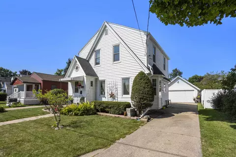 Exterior - 1725 N Division St, Appleton, WI 54911 photo 1 of 6