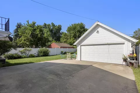 Exterior - 1725 N Division St, Appleton, WI 54911 photo 4 of 6