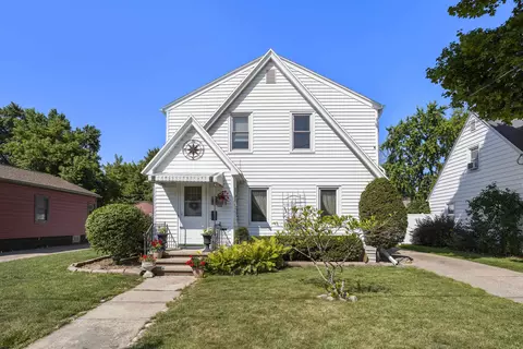 Exterior - 1725 N Division St, Appleton, WI 54911 photo 2 of 6