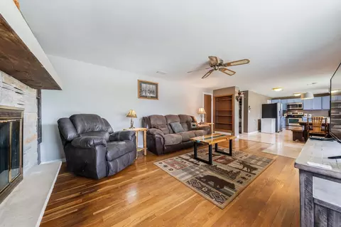 2212 N Summit St, Appleton, WI 54912 photo 4