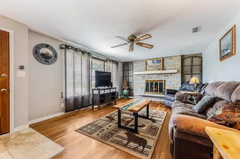 2212 N Summit St, Appleton, WI 54912 photo 2