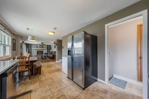 2212 N Summit St, Appleton, WI 54912 photo 9