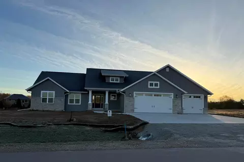 4050 N Rose Meadow Ln, Grand Chute, WI 54913