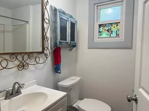 Bath - 506 E Spring St, Appleton, WI 54911 photo 6 of 6