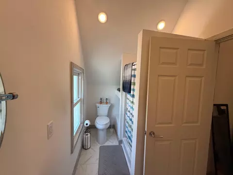 Bath - 506 E Spring St, Appleton, WI 54911 photo 5 of 6