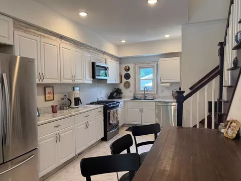 Kitchen - 506 E Spring St, Appleton, WI 54911 photo 2 of 4