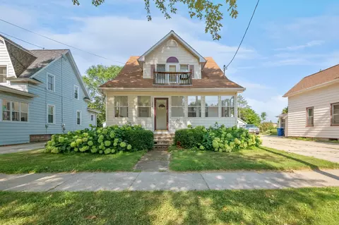 806 4th St, De Pere, WI 54115