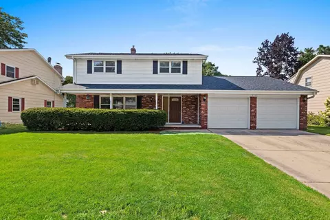 512 Pine Ter, Green Bay, WI 54303