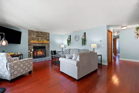 Living - 2114 W Jonathon Dr, Appleton, WI 54914 photo 3 of 5