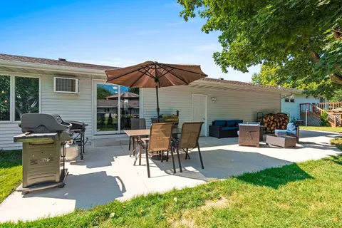 Exterior - 2114 W Jonathon Dr, Appleton, WI 54914 photo 6 of 9