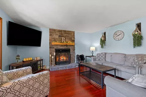 Living - 2114 W Jonathon Dr, Appleton, WI 54914 photo 4 of 5