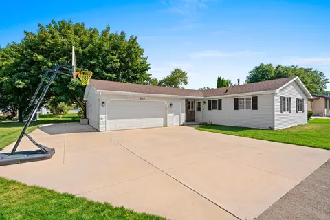 Exterior - 2114 W Jonathon Dr, Appleton, WI 54914 photo 1 of 9