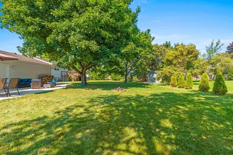 Exterior - 2114 W Jonathon Dr, Appleton, WI 54914 photo 5 of 9
