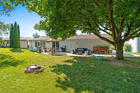 Exterior - 2114 W Jonathon Dr, Appleton, WI 54914 photo 3 of 9