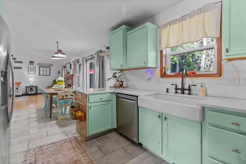 Kitchen - 2546 W Settlers Ct, Appleton, WI 54914 photo 2 of 4