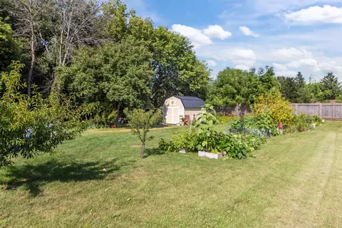 Exterior - 2546 W Settlers Ct, Appleton, WI 54914 photo 6 of 10