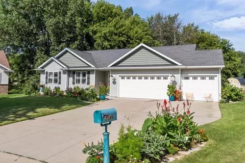 Exterior - 2546 W Settlers Ct, Appleton, WI 54914 photo 7 of 10