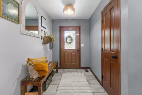 Entry Way - 2546 W Settlers Ct, Appleton, WI 54914 photo 2 of 2
