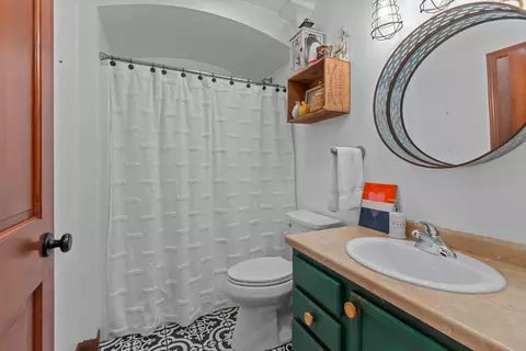 Bath - 2546 W Settlers Ct, Appleton, WI 54914 photo 2 of 3