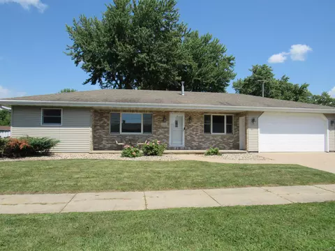 212 Lilac Ln, Little Chute, WI 54140