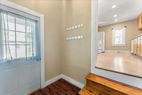 Entry Way - 1503 N Morrison St, Appleton, WI 54911 photo 2 of 4