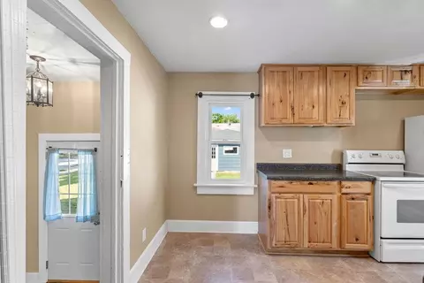 Entry Way - 1503 N Morrison St, Appleton, WI 54911 photo 1 of 4