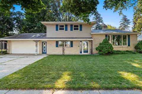 336 N Locust St, Green Bay, WI 54303