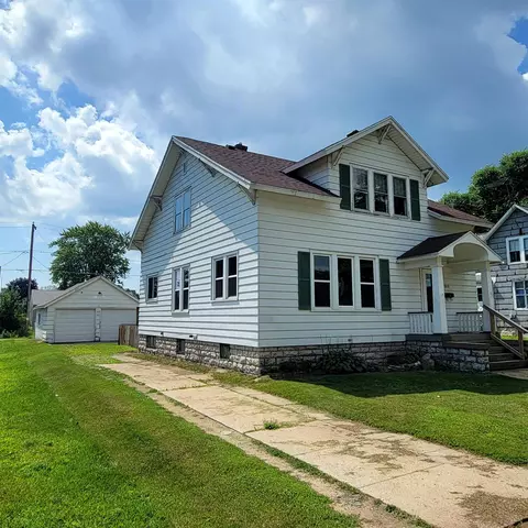 1113 15th Ave, Menominee, MI 49858