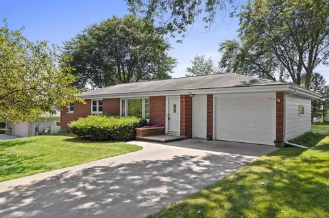 957 Manor Pl, Green Bay, WI 54304
