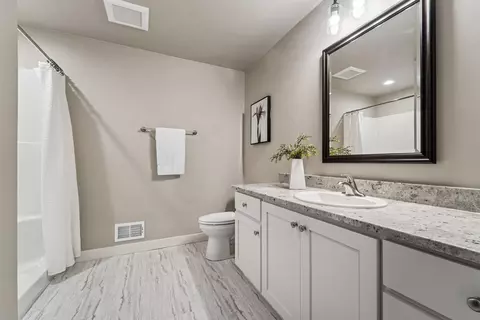 Bath - 2951 E Sunstone Pl, Appleton, WI 54913 photo 3 of 3