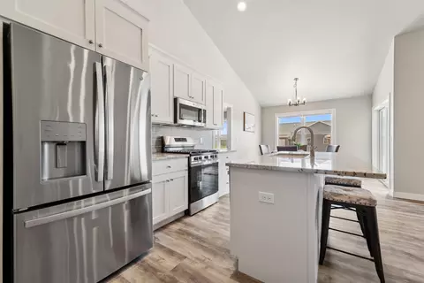 Kitchen - 2951 E Sunstone Pl, Appleton, WI 54913 photo 2 of 4