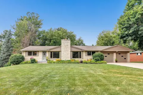 727 Mt Mary Dr, Green Bay, WI 54311