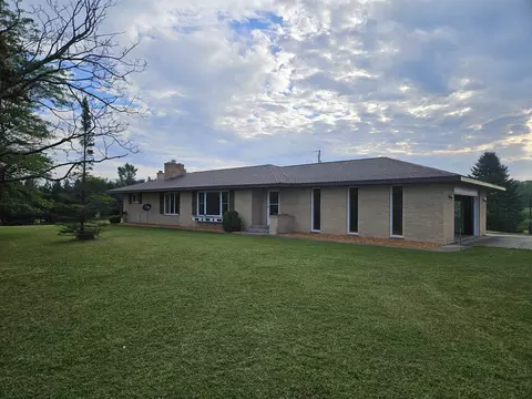 Exterior - n9264 Us 41, Daggett, MI 49821 photo 3 of 8