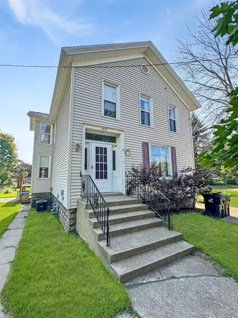 815 2nd St, Menominee, MI 49858