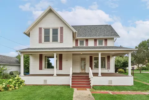 204 W Lake St, Stockbridge, WI 53088