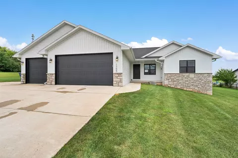 1755 Swiss Alps Ct, Greenleaf, WI 54126