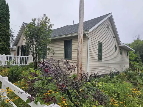 Exterior - 206 E Sessions St, Waupaca, WI 54981 photo 4 of 5