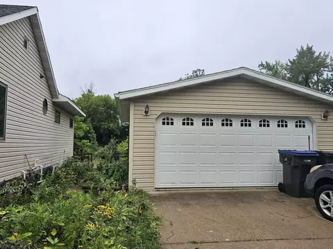 Exterior - 206 E Sessions St, Waupaca, WI 54981 photo 3 of 5