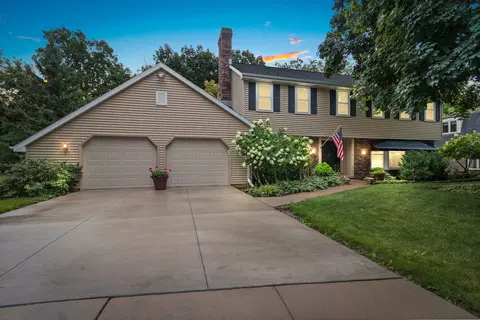 18 S Sunny Slope Ct, Appleton, WI 54914
