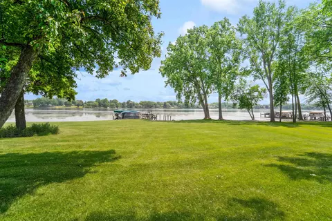 Exterior - 2213 Sunrise Dr, Appleton, WI 54914 photo 11 of 18