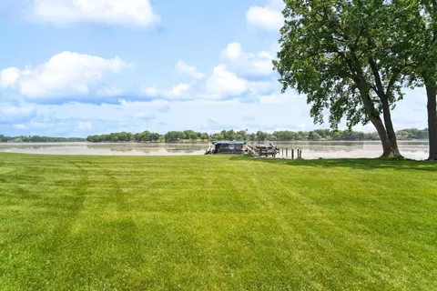 Exterior - 2213 Sunrise Dr, Appleton, WI 54914 photo 12 of 18