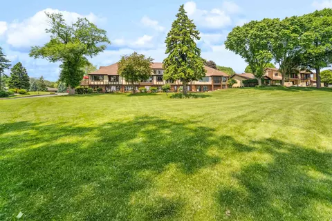 Exterior - 2213 Sunrise Dr, Appleton, WI 54914 photo 13 of 18