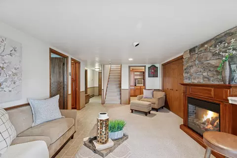 Living - 2213 Sunrise Dr, Appleton, WI 54914 photo 4 of 4