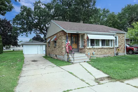 1034 Adams Ave, Oshkosh, WI 54902