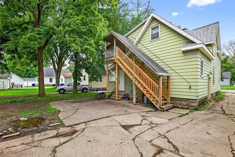 Exterior - 1626 N Oneida St, Appleton, WI 54911 photo 4 of 11
