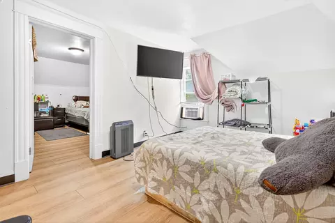 Bedroom - 1626 N Oneida St, Appleton, WI 54911 photo 6 of 10