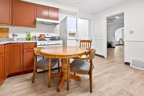 Kitchen - 1626 N Oneida St, Appleton, WI 54911 photo 4 of 7