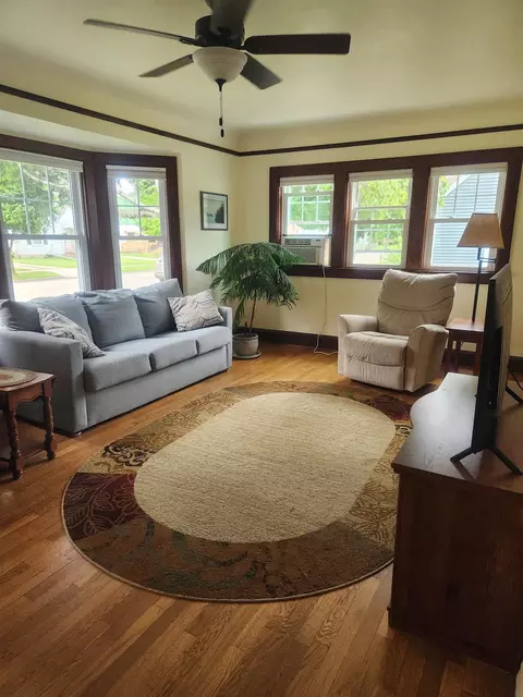 Living - 1509 W Franklin St, Appleton, WI 54914 photo 1 of 4