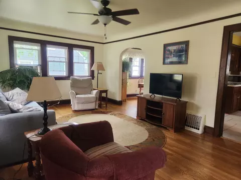 Living - 1509 W Franklin St, Appleton, WI 54914 photo 2 of 4