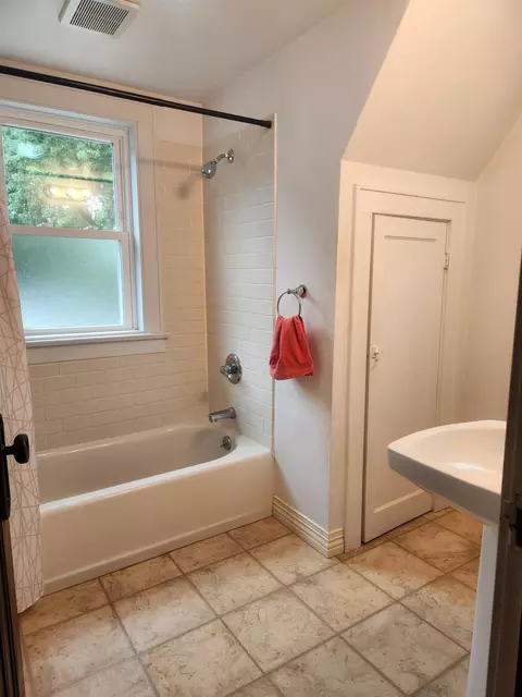 Bath - 1509 W Franklin St, Appleton, WI 54914 photo 1 of 1